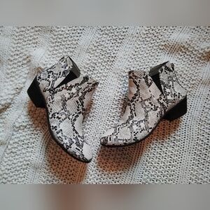 Circus By Sam Edelman! Snakeskin Ankle Boots - Black and White